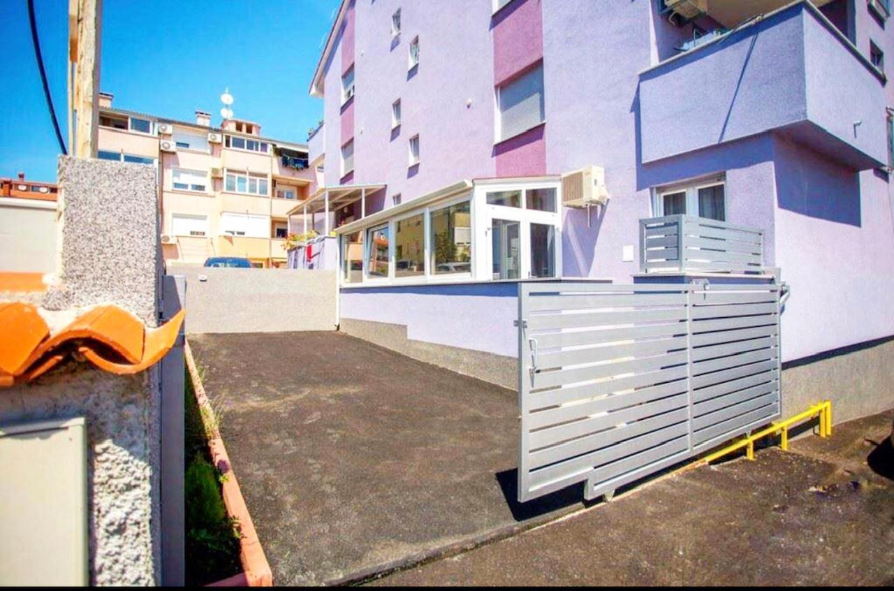 Royal Apartment Пула Екстериор снимка